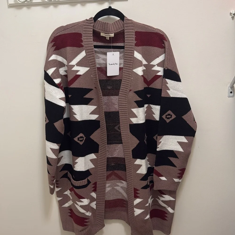 Cardigan Aztec print NWT medium large quality well made oh so yummy